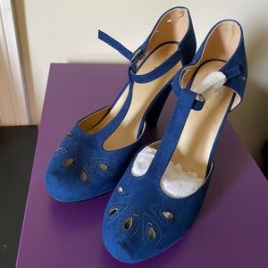 NWOT Navy t strap heels modcloth